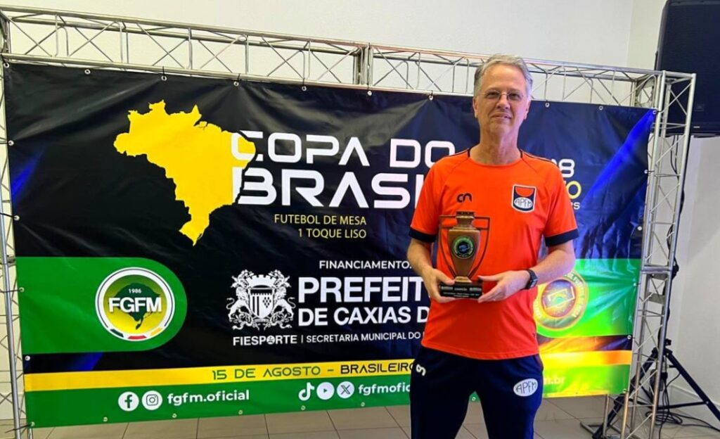 Gaúcho Aldyr Schlee conquista a Copa do Brasil 1 Toque Liso Master