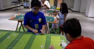 Projeto Mesas abertas leva futebol de mesa ao público do Shopping Bosque dos Ipês